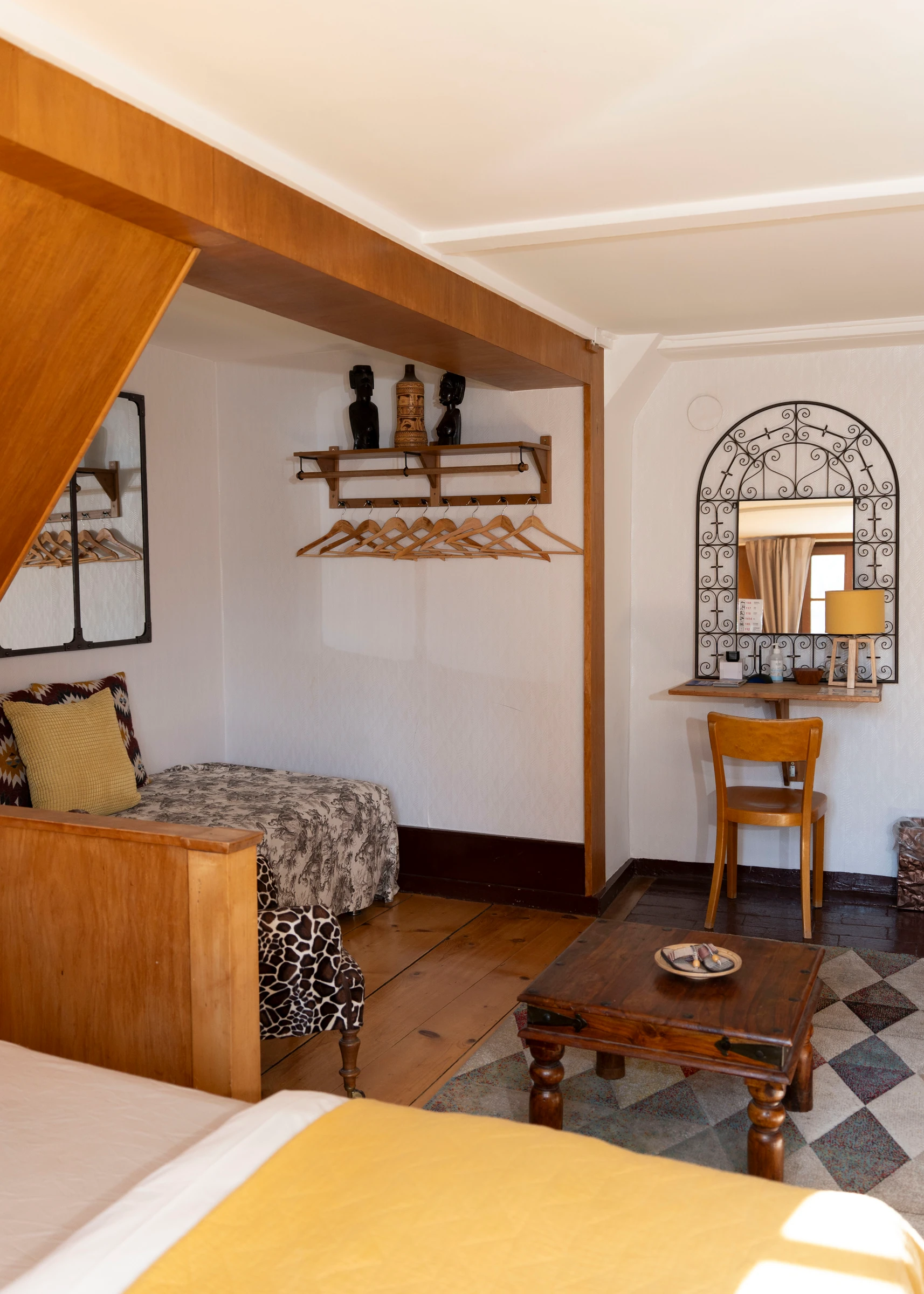Les lits et les objets décoratifs de Safari
