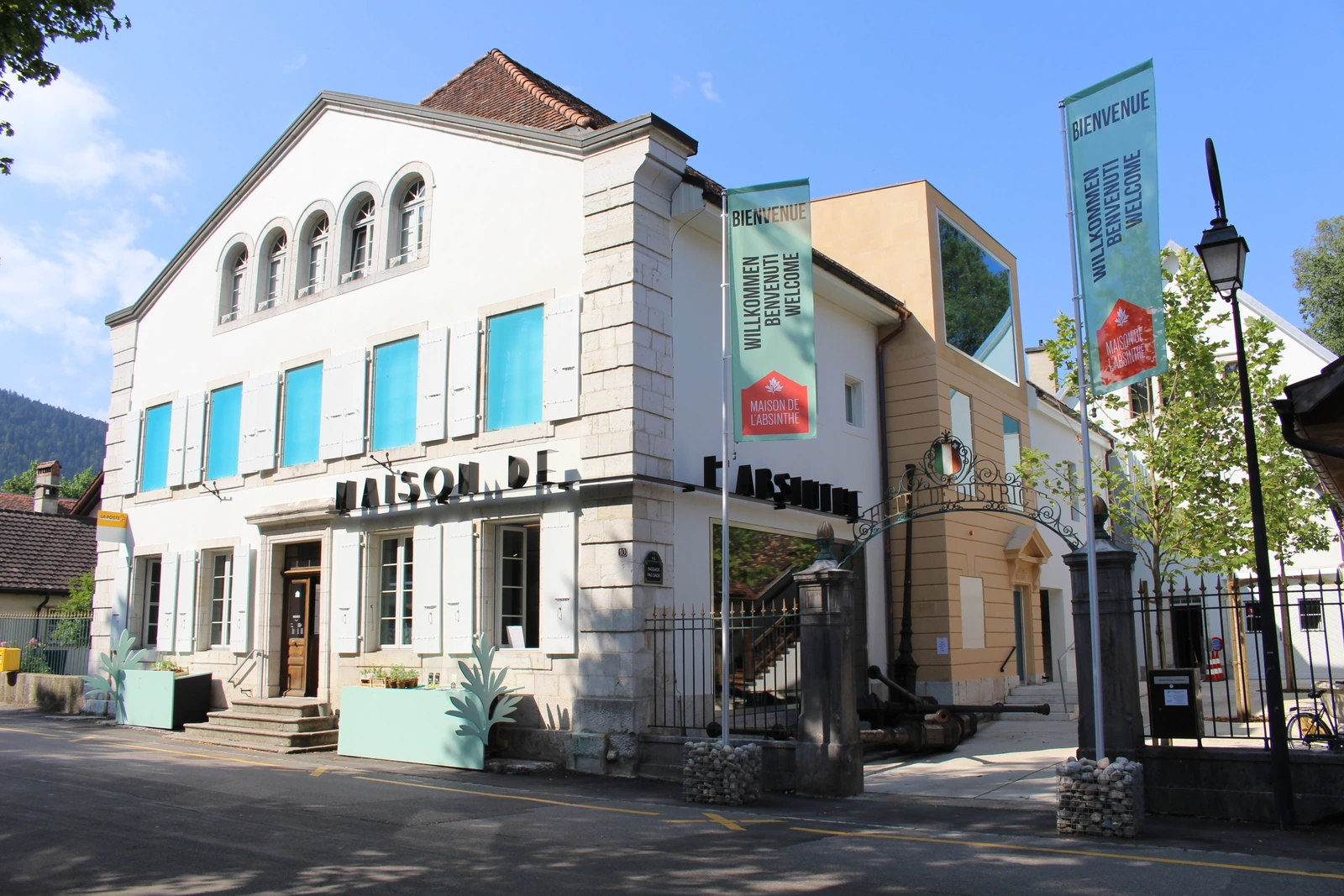 La façade de la Maison de l’Absinthe à Môtiers