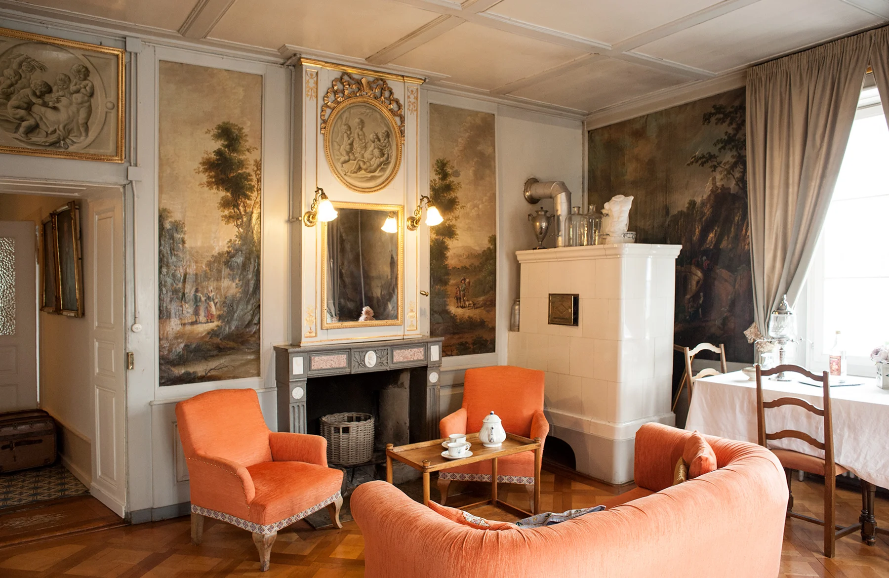 Le salon privé attenant à la salle de conférence