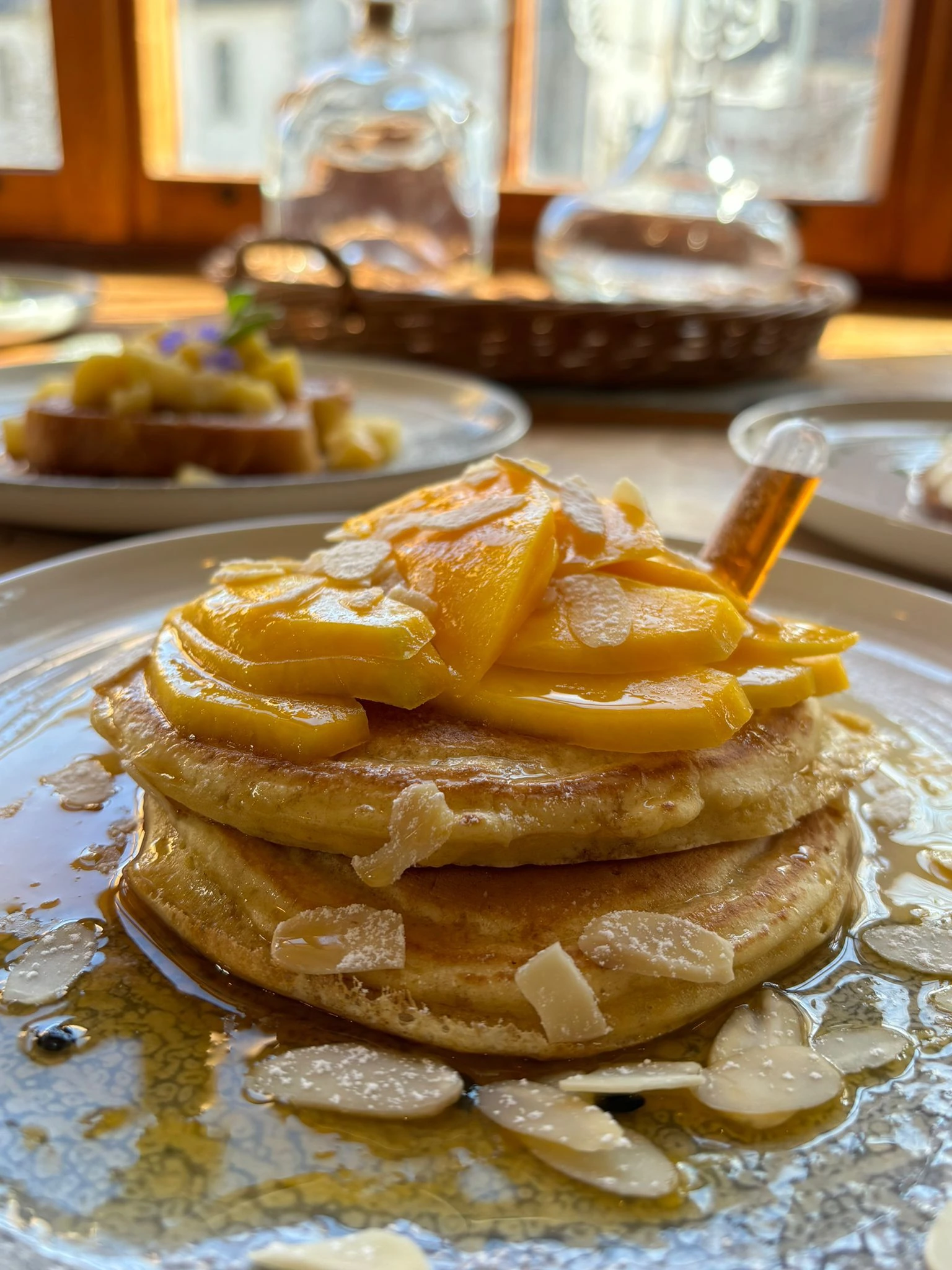 Des pancakes garnis au Café Complet